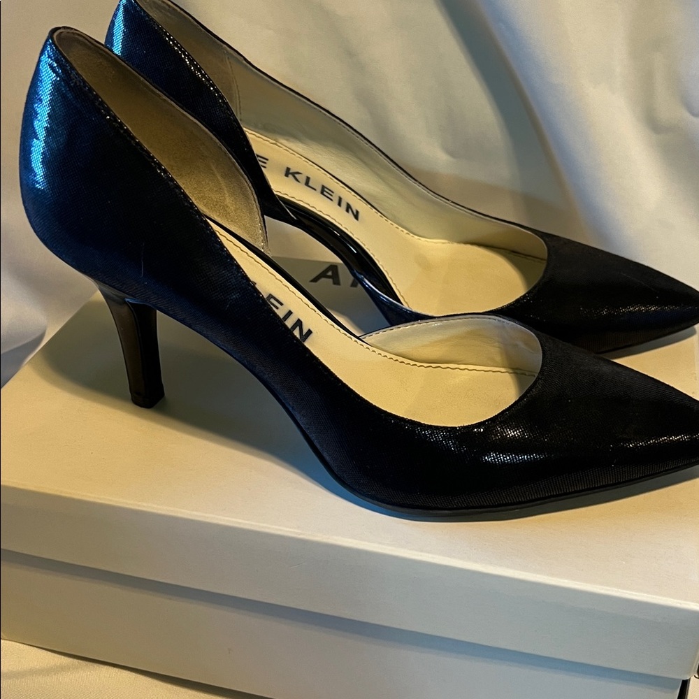 Anne Klein Shiny Black Pumps